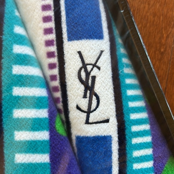 YSL Towels! Set of 2 Great gift for someone special! New in box! - Picture 2 of 8
